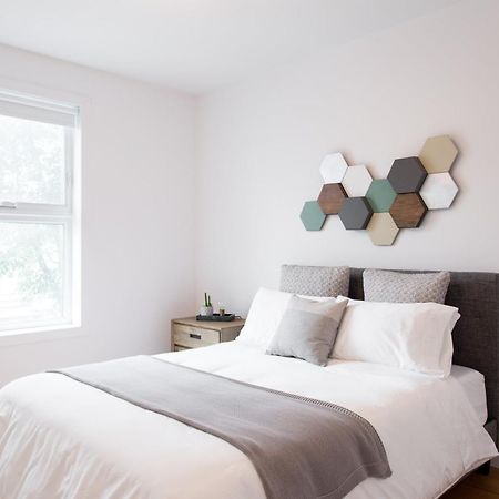 Hip, Stylish Apartment In Little Italy By Den Stays A Montreal Habitación foto