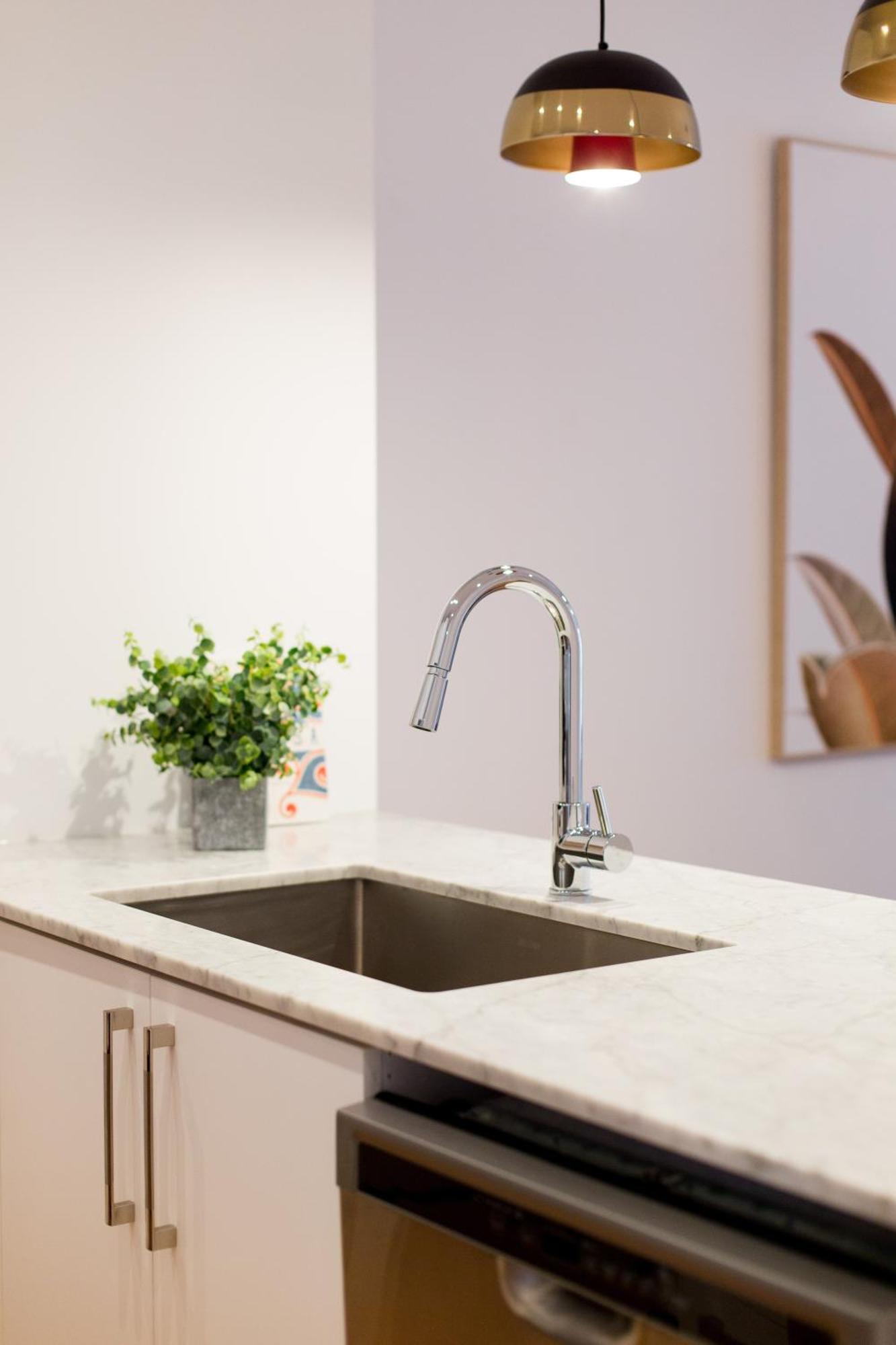 Hip, Stylish Apartment In Little Italy By Den Stays A Montreal Habitación foto