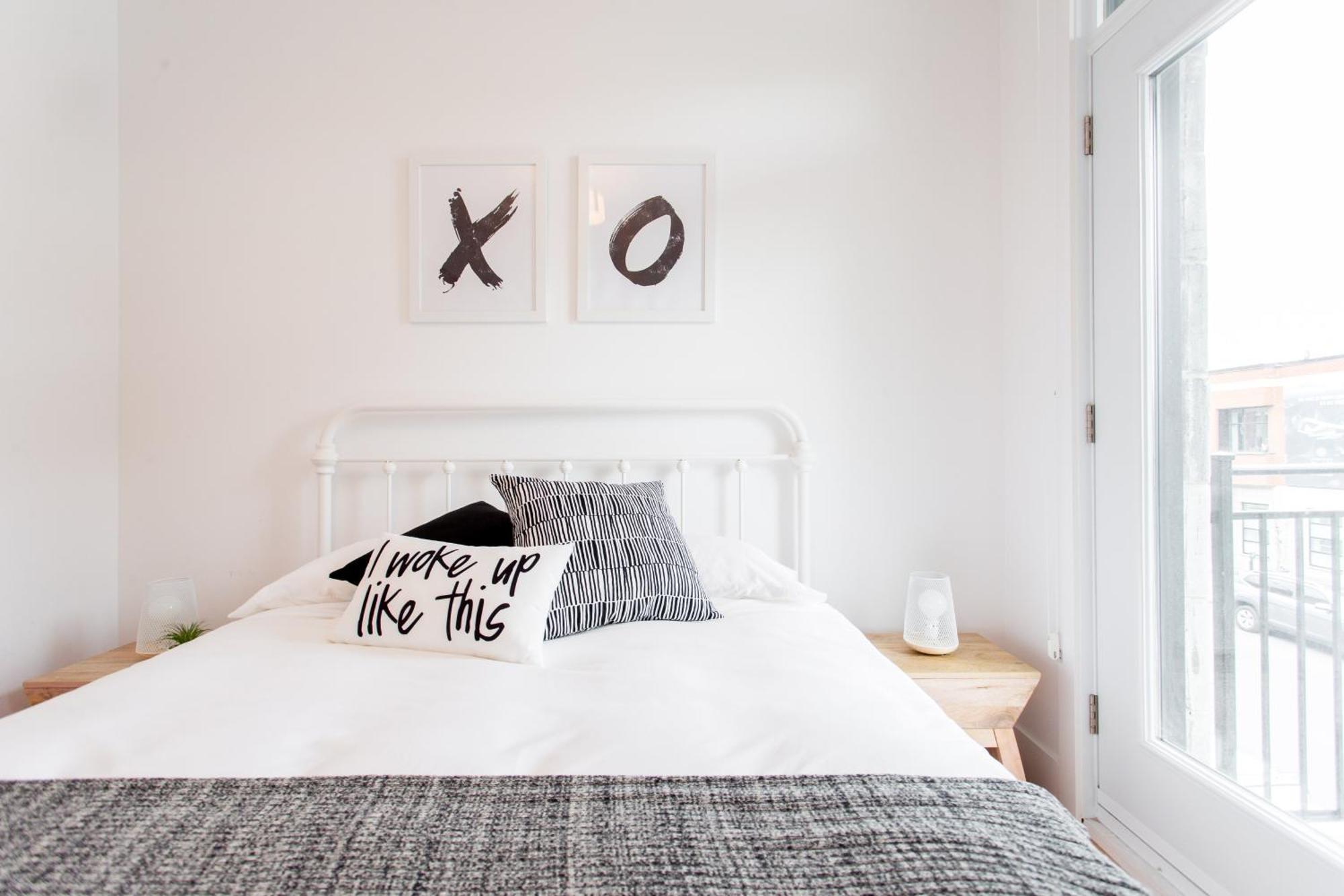 Hip, Stylish Apartment In Little Italy By Den Stays A Montreal Habitación foto